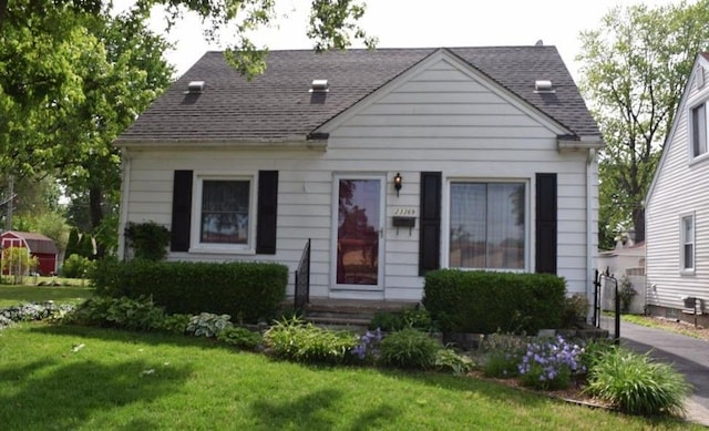 view of front of home with a front yard