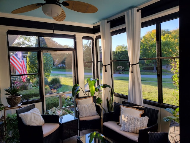 sunroom with ceiling fan