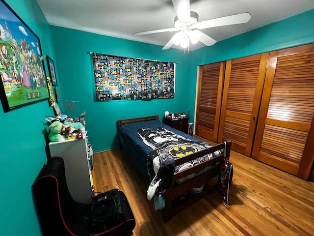 bedroom featuring ceiling fan, hardwood / wood-style floors, and a closet