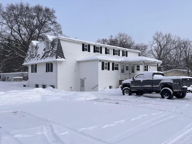 view of front property