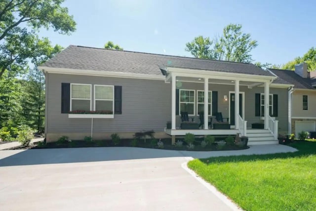 view of front of property featuring a porch and a front yard