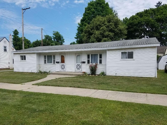 single story home featuring a front yard