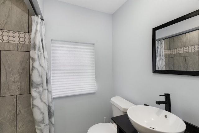 bathroom with vanity, a shower with shower curtain, and toilet