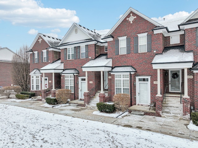 view of front facade with brick siding