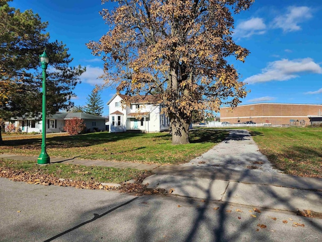 view of front of home with a front lawn