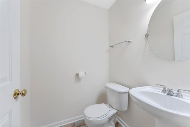 bathroom featuring toilet and sink