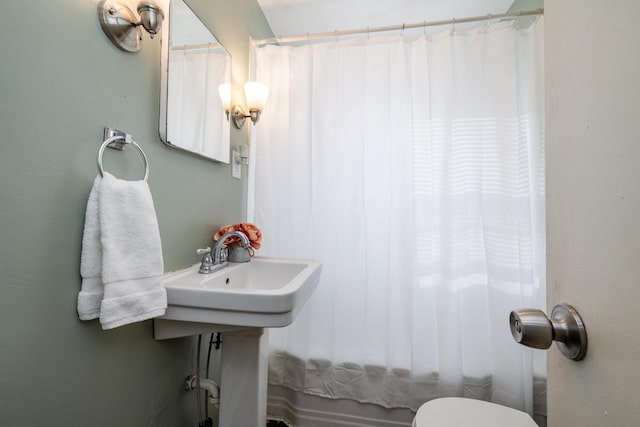 bathroom with shower / tub combo