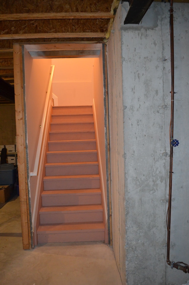 stairway featuring concrete floors