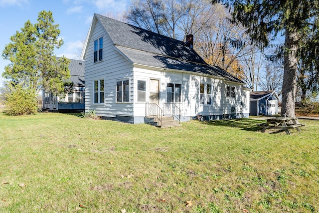 back of house featuring a lawn