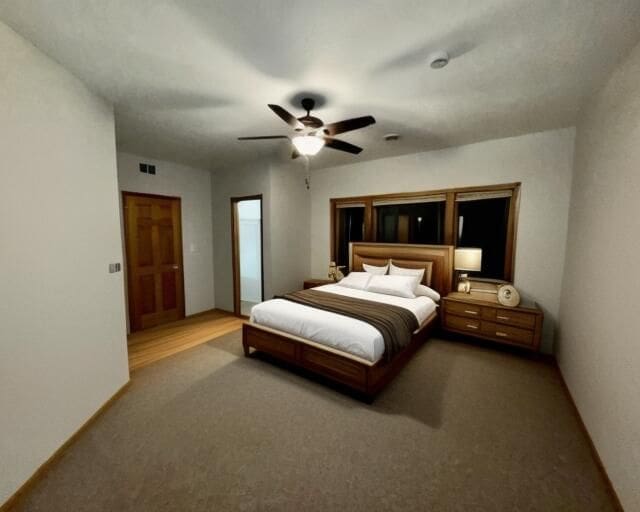 bedroom with carpet flooring and ceiling fan