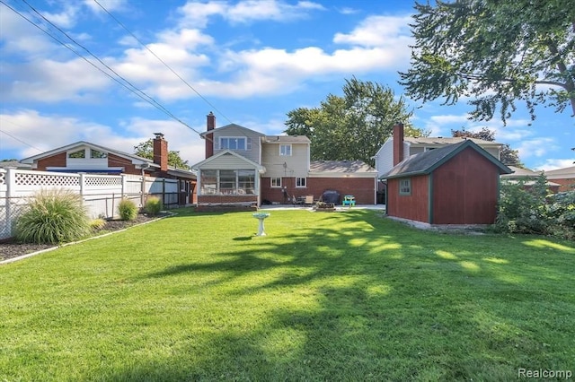 view of yard featuring a storage unit