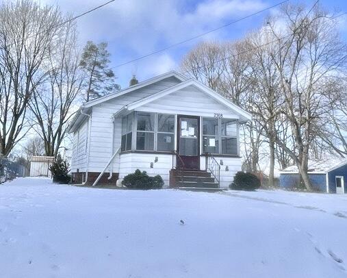 view of front of property featuring a sunroom