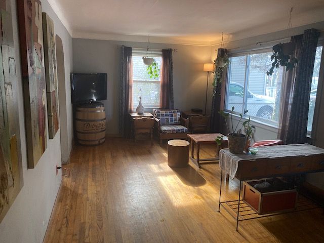 sitting room with light hardwood / wood-style flooring