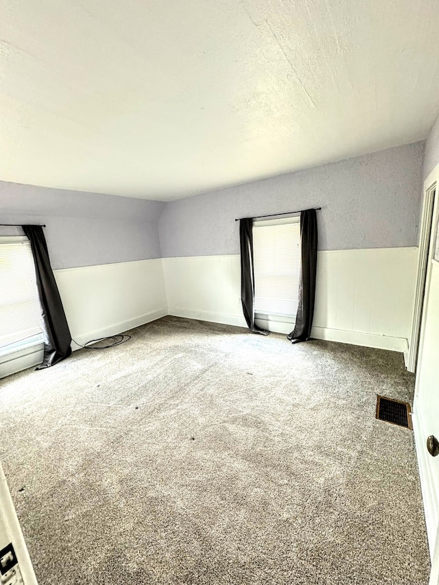 unfurnished room with carpet flooring