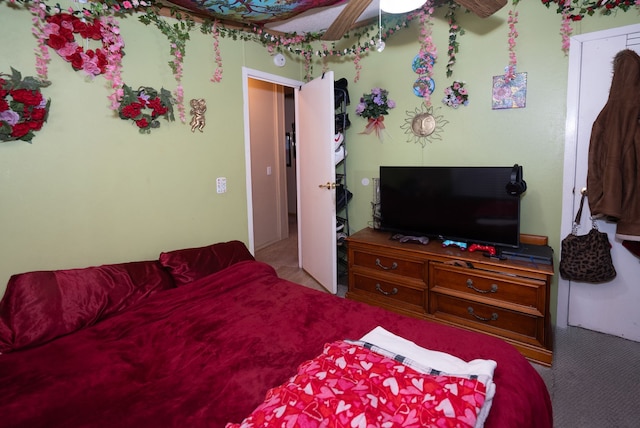 carpeted bedroom with ceiling fan