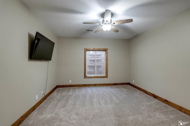 empty room featuring light carpet and ceiling fan