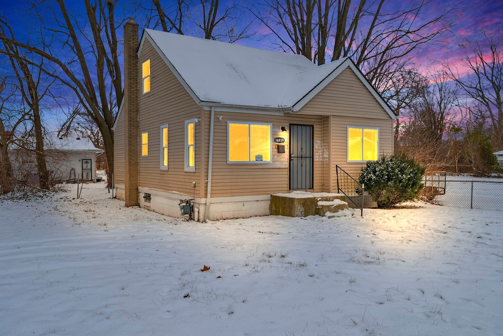 view of front of house