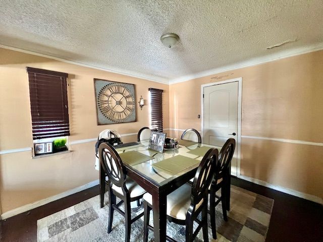 dining area featuring crown molding