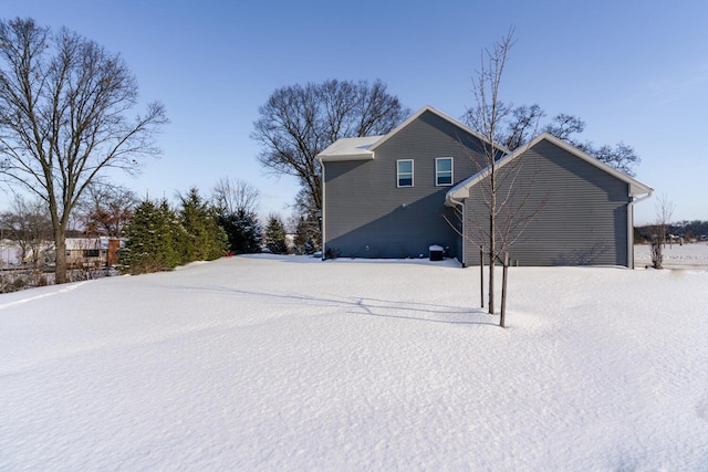 view of yard layered in snow