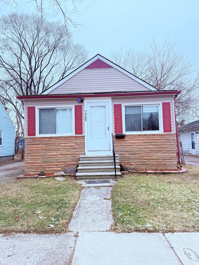 bungalow-style house with a front yard