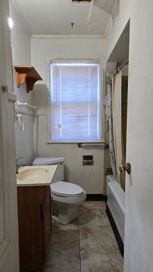 full bathroom featuring crown molding, vanity, toilet, and shower / bath combo with shower curtain