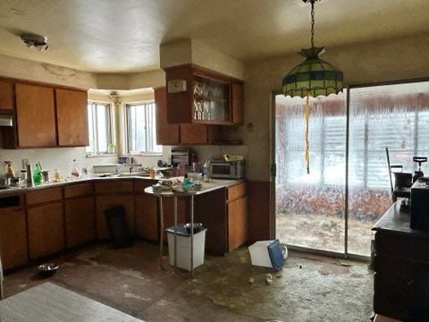 kitchen with decorative light fixtures