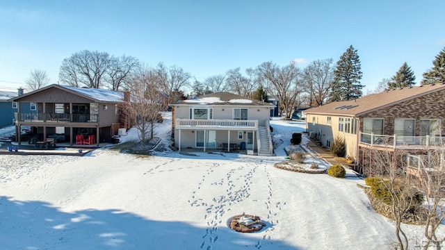 view of front of property featuring a balcony