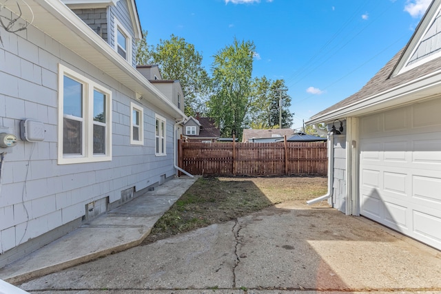 view of yard with a garage