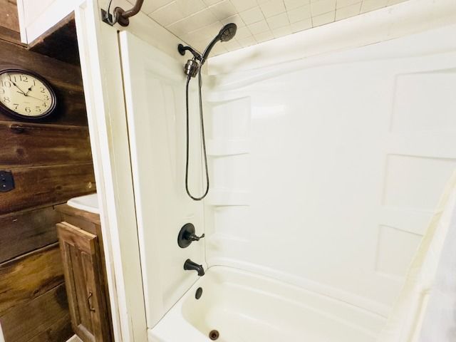 bathroom featuring vanity and shower / bath combo