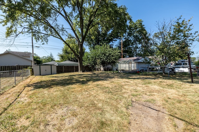 view of yard with a storage unit