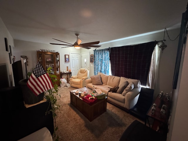 carpeted living room featuring ceiling fan