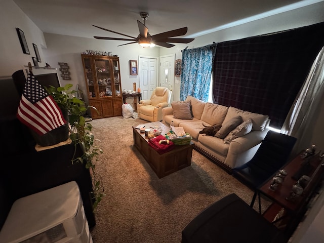 carpeted living room featuring ceiling fan