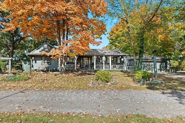 view of front of property featuring covered porch