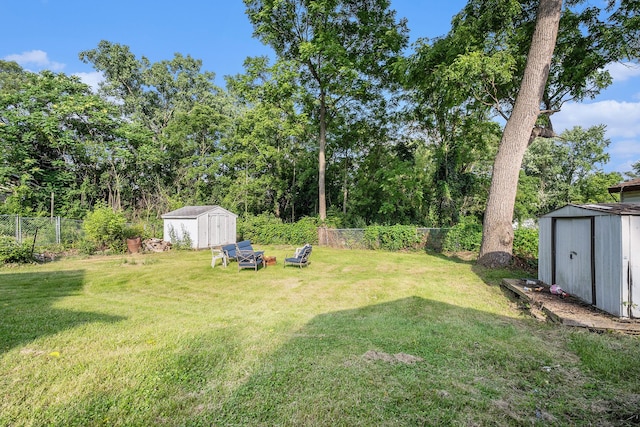 view of yard featuring a storage shed