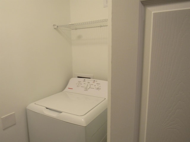 laundry room featuring washer / clothes dryer