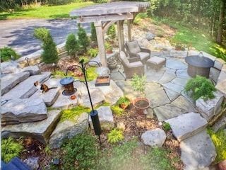 view of yard featuring a patio area