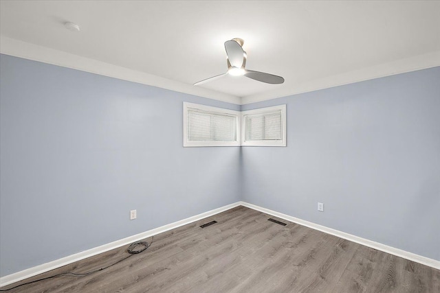 spare room with light hardwood / wood-style flooring, ornamental molding, and ceiling fan