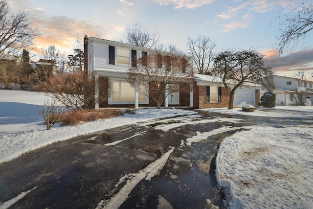 view of front property featuring a garage