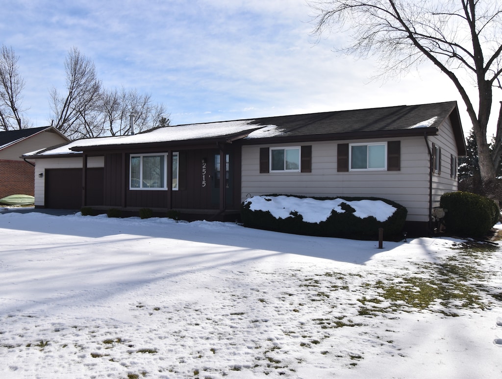 single story home featuring a garage