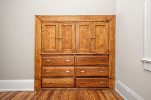 interior details with hardwood / wood-style floors