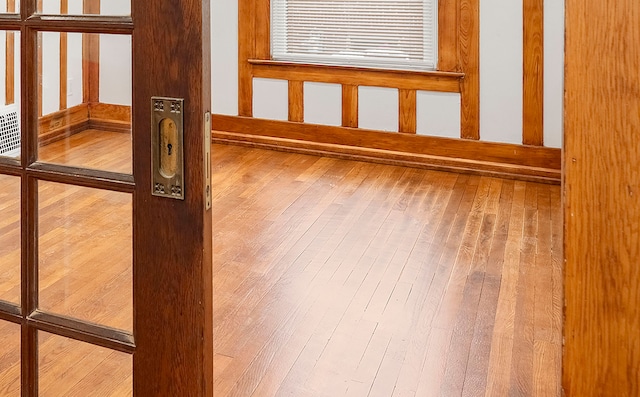 room details with hardwood / wood-style floors