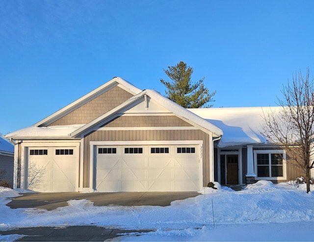 view of front facade featuring a garage