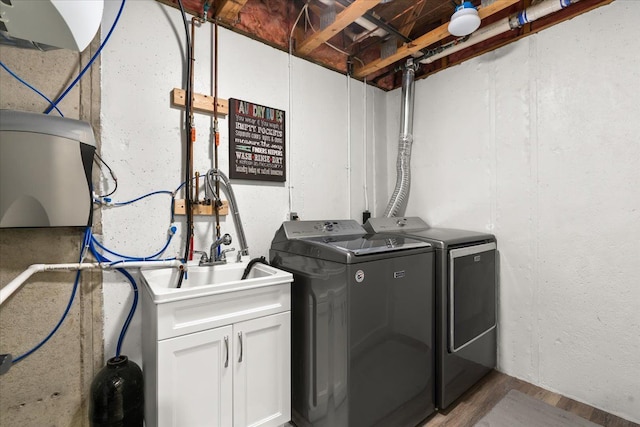 washroom featuring sink and washer and clothes dryer