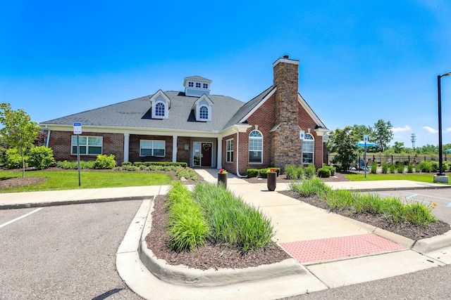 view of front of house featuring a front yard