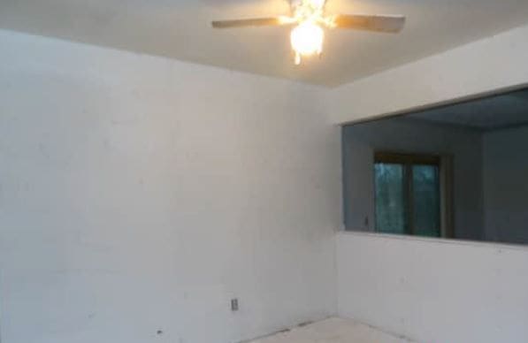 spare room with ceiling fan