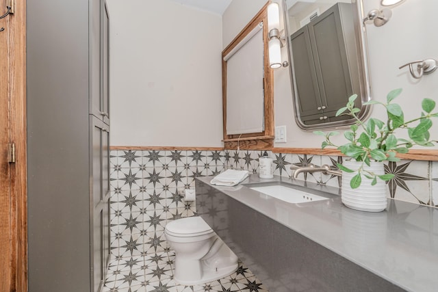 bathroom featuring sink and toilet