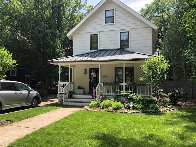 view of front facade featuring covered porch and a front yard