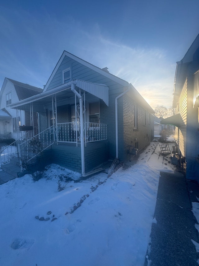 view of front of property featuring a porch