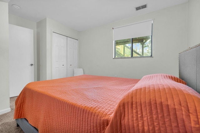 bedroom featuring carpet floors and a closet