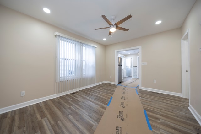 unfurnished room featuring dark hardwood / wood-style floors and ceiling fan